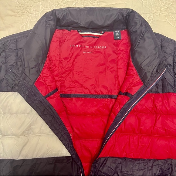 TOMMY HILFIGER PUFFET PACKABLE CONSTRUCTION JACKET in NAVY - Picture 11 of 16